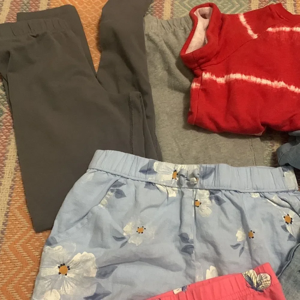 Size 8 mystery bundle: includes 8 items in pictures